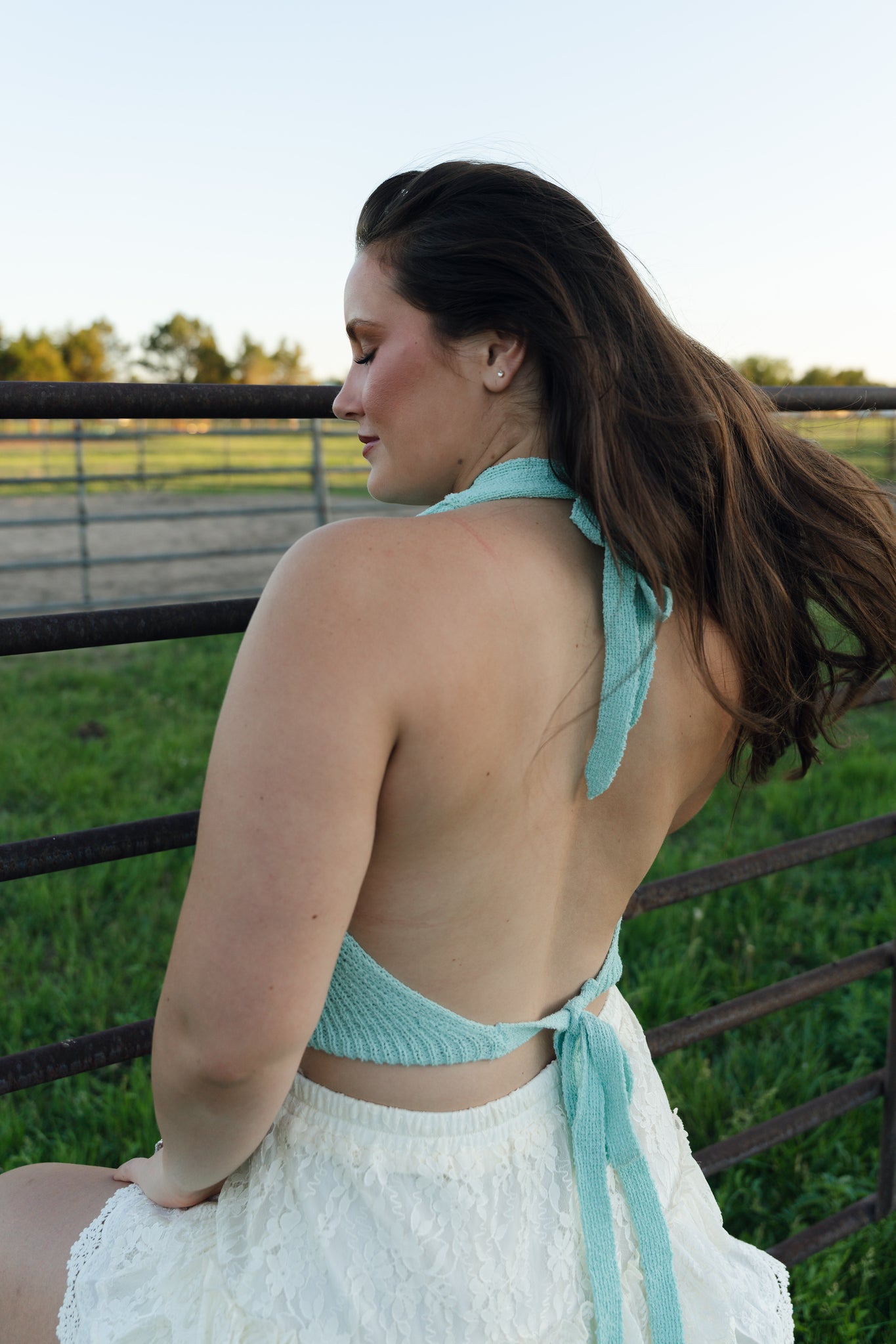 BACKLESS HALTER TOP