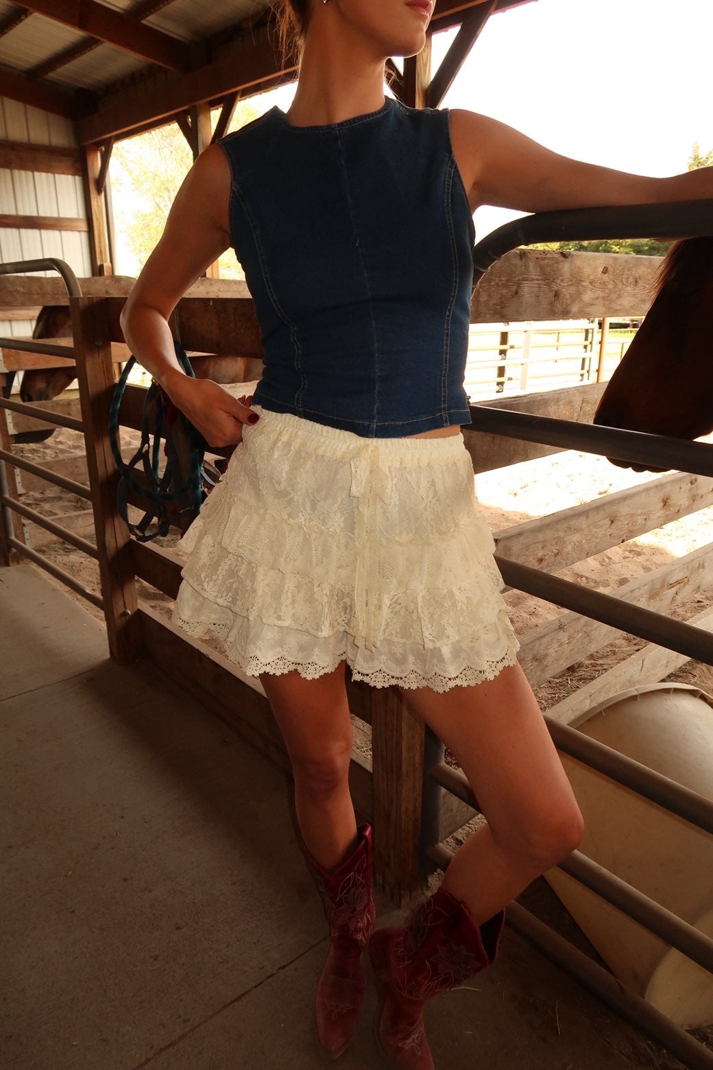 LACE RUFFLE SKORT